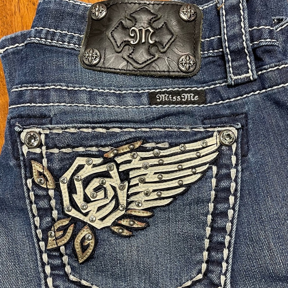 Miss Me Signature Women’s Signature Boot Jeans Floral Bling